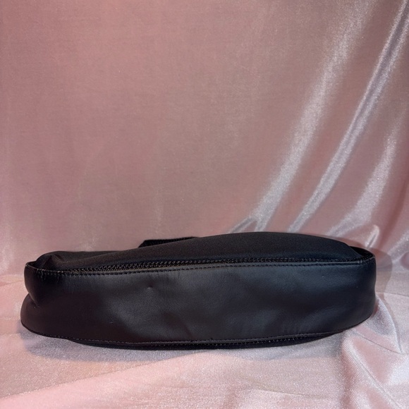 Authentic Vintage Nike Nylon Black Baguette Bag - Picture 3 of 6